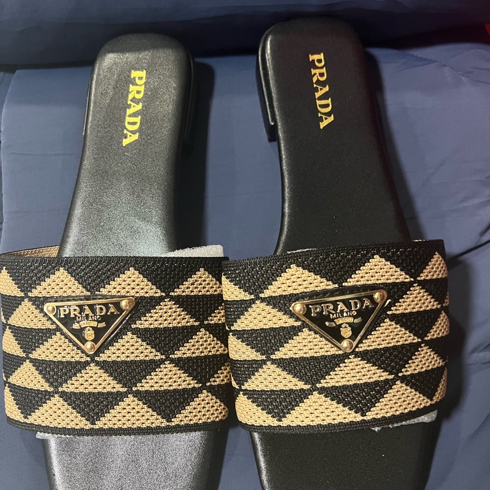 New！P* Black and Tan Slide Sandals